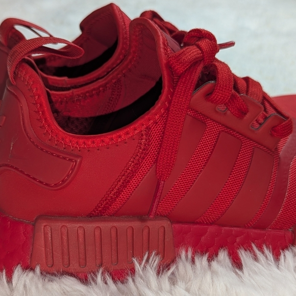 Adidas NMD R1 Men's Shoes Red-Scarlet FV9017 Triple Red Mens Sz 10 - Picture 2 of 10